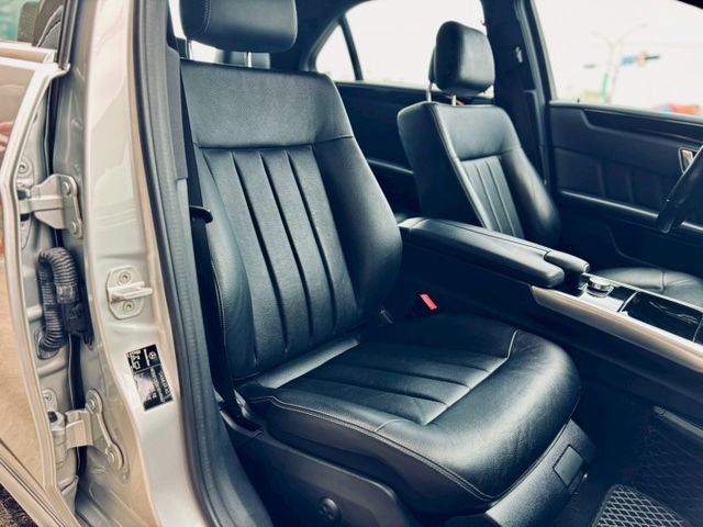 全車原漆  里程僅跑3萬多公里 車況非常漂亮 看照片就知道 不管是內裝配備、外觀該有的舒適與實用性都顧到了  第10張相片