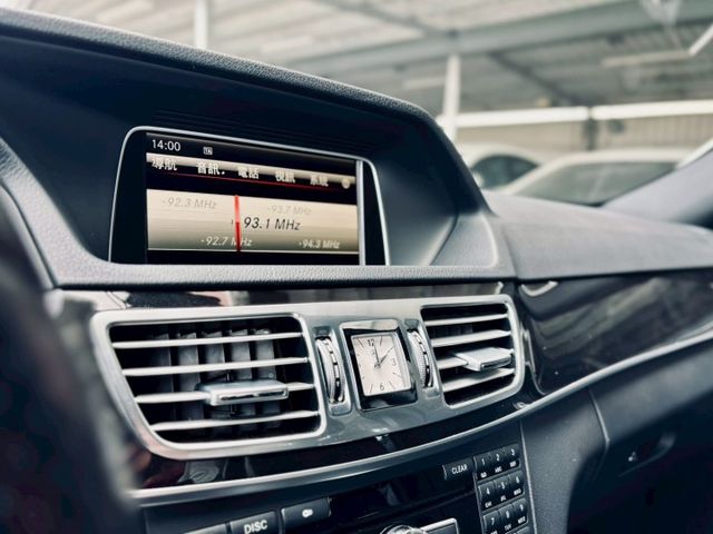 全車原漆  里程僅跑3萬多公里 車況非常漂亮 看照片就知道 不管是內裝配備、外觀該有的舒適與實用性都顧到了  第11張相片