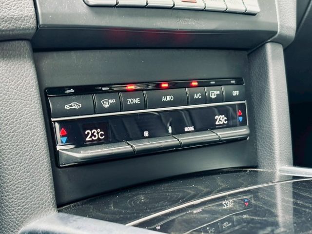 全車原漆  里程僅跑3萬多公里 車況非常漂亮 看照片就知道 不管是內裝配備、外觀該有的舒適與實用性都顧到了  第14張相片