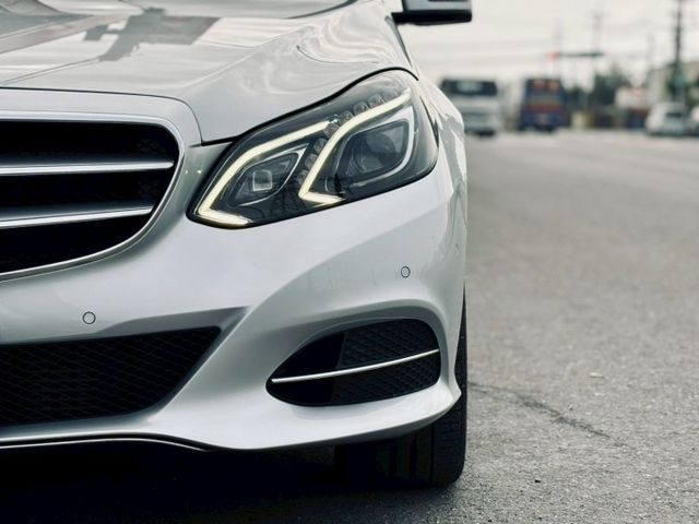 全車原漆  里程僅跑3萬多公里 車況非常漂亮 看照片就知道 不管是內裝配備、外觀該有的舒適與實用性都顧到了  第20張相片