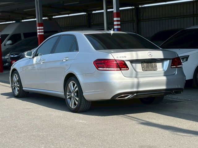 天窗、雙前座電動座椅、倒車顯影、雙區恆溫空調、定速、安全配備齊全 前車主用心顧車 推薦給重視舒適感受的你  第2張相片