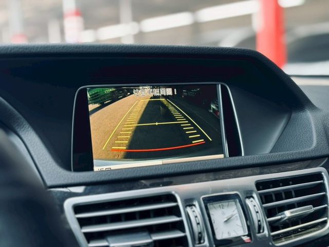 天窗、雙前座電動座椅、倒車顯影、雙區恆溫空調、定速、安全配備齊全 前車主用心顧車 推薦給重視舒適感受的你  第9張相片