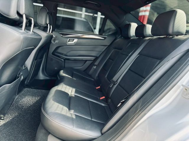 天窗、雙前座電動座椅、倒車顯影、雙區恆溫空調、定速、安全配備齊全 前車主用心顧車 推薦給重視舒適感受的你  第12張相片