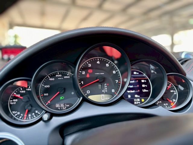 〈台南太星汽車〉白金限定版 金屬璽玉黑車漆 Black/Red雙色內裝套件  第5張相片