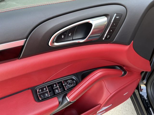 〈台南太星汽車〉白金限定版 金屬璽玉黑車漆 Black/Red雙色內裝套件  第6張相片