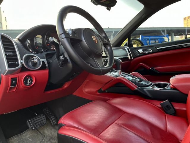 〈台南太星汽車〉白金限定版 金屬璽玉黑車漆 Black/Red雙色內裝套件  第7張相片