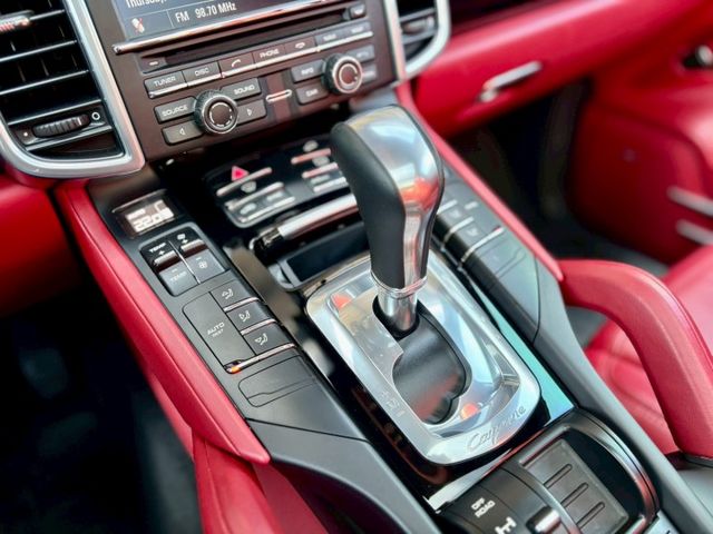〈台南太星汽車〉白金限定版 金屬璽玉黑車漆 Black/Red雙色內裝套件  第11張相片