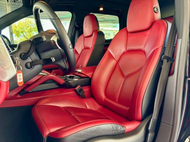 〈台南太星汽車〉白金限定版 金屬璽玉黑車漆 Black/Red雙色內裝套件  第12張相片