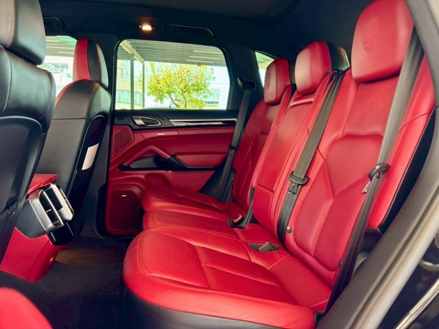 〈台南太星汽車〉白金限定版 金屬璽玉黑車漆 Black/Red雙色內裝套件  第14張相片