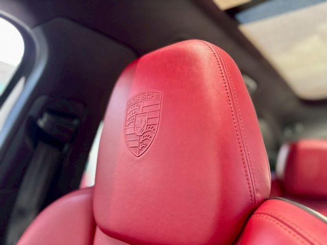 〈台南太星汽車〉白金限定版 金屬璽玉黑車漆 Black/Red雙色內裝套件  第15張相片