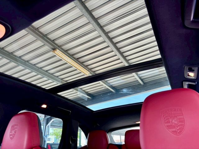 〈台南太星汽車〉白金限定版 金屬璽玉黑車漆 Black/Red雙色內裝套件  第17張相片