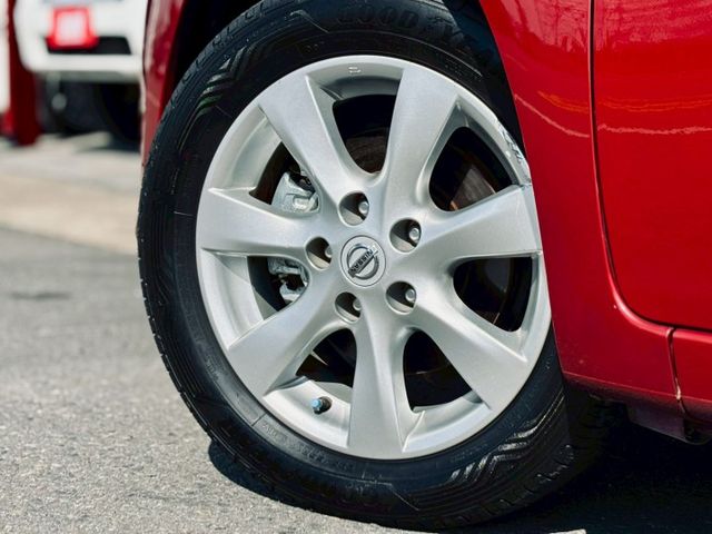 一手車 僅跑3.8萬多公里 里程保證 全車原鈑件 已通過YES認證  第15張相片