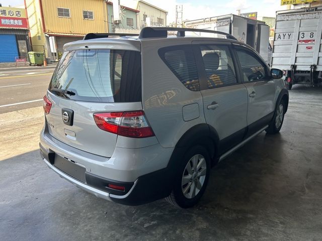 車頂旅行架/安全氣囊/後座分離傾倒/極限大空間/旅行或露營/LIVINA最行  第12張相片