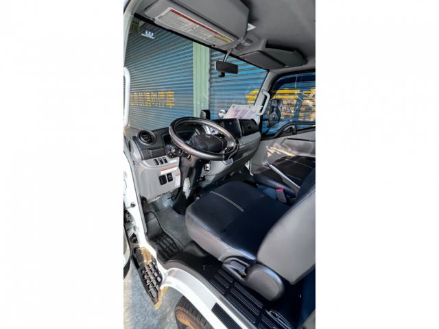 14呎，定速，車道偏移，ABS，升降尾門，跑超少~  第10張相片