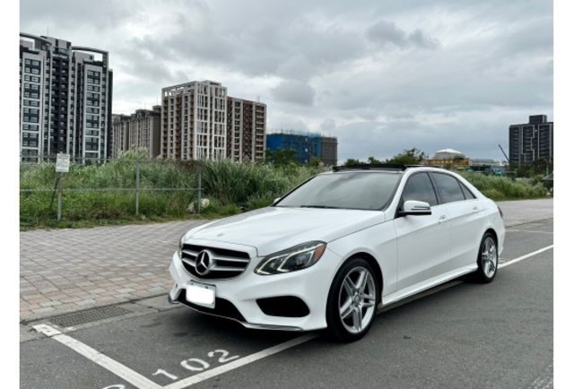 w212 AMG 全景天窗 Ｈ/Ｋ音響 電熱椅 腳踢電動尾門 自動轉向頭燈  第1張相片