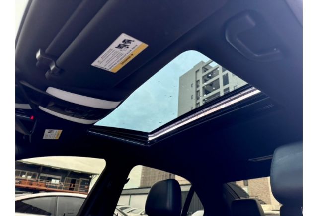 E-class 實車實價 車況頭好壯壯 便宜又舒適 氣派  第12張相片