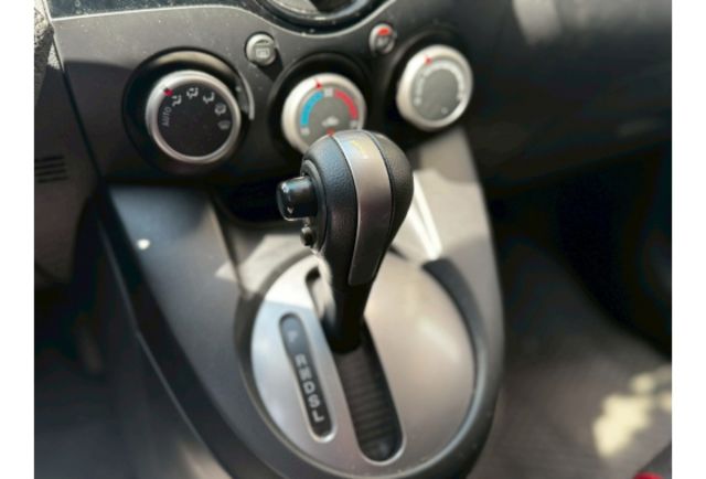 2014 僅跑六萬 優質代步車    順利汽車～實車實價  第9張相片