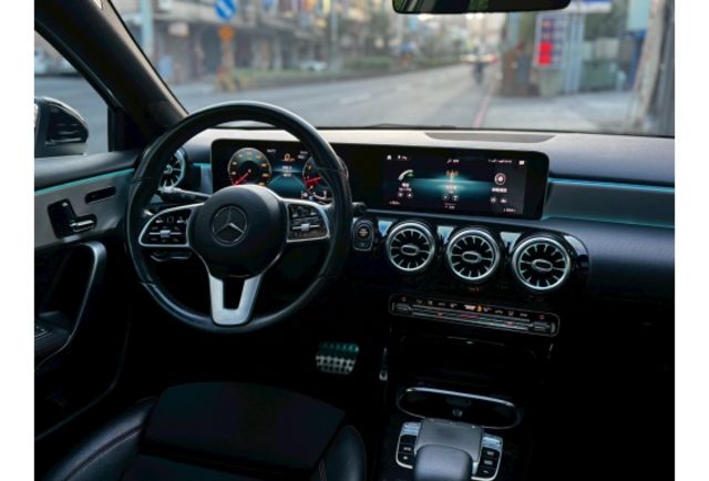 2018/19 大改款 雙螢幕 A250 4matic 順利汽車～實車實價～  第8張相片