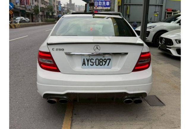 M-Benz C-Class Coupe 2013款 C250 白色  第4張相片