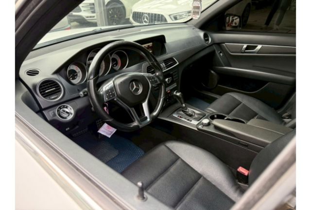 M-Benz C-Class Coupe 2013款 C250 白色  第6張相片