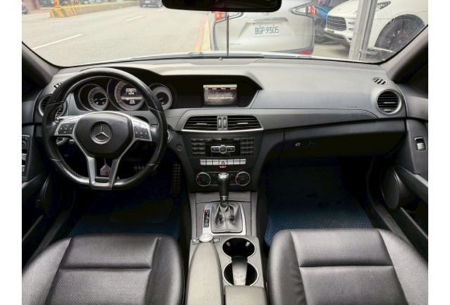 M-Benz C-Class Coupe 2013款 C250 白色  第10張相片