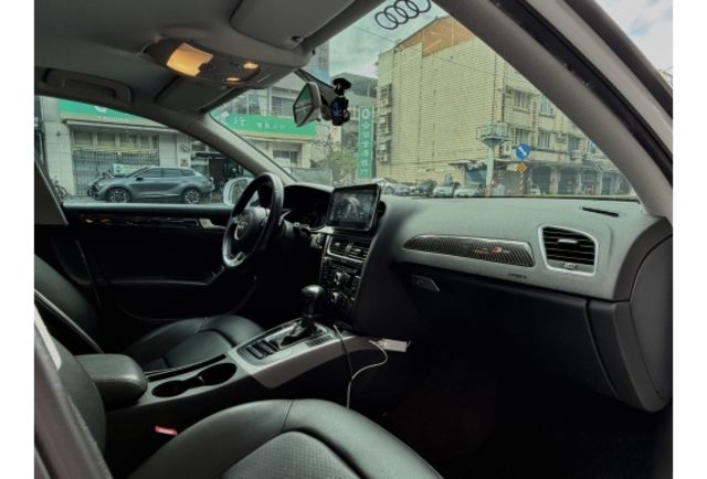 2014 Audi A4 Sedan 35 TFSI 白色  第8張相片