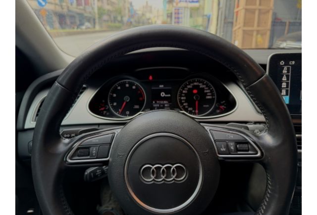 2014 Audi A4 Sedan 35 TFSI 白色  第9張相片