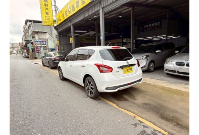 2022 Nissan Tiida 5D 旗艦版 白色  第2張相片