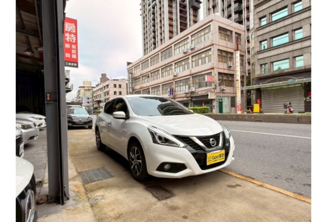 2022 Nissan Tiida 5D 旗艦版 白色  第3張相片