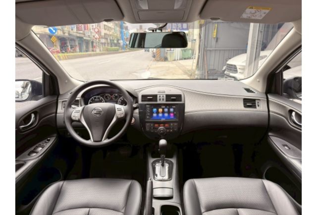 2022 Nissan Tiida 5D 旗艦版 白色  第5張相片
