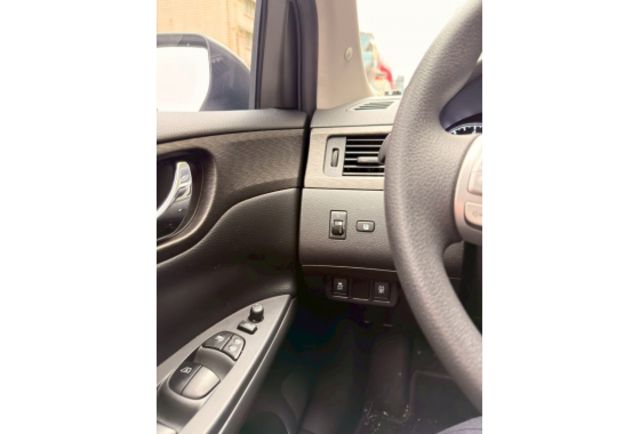 2022 Nissan Tiida 5D 旗艦版 白色  第13張相片