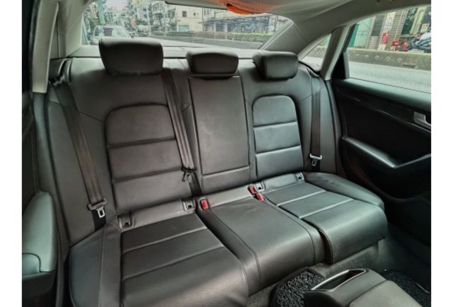 2014 Audi A4 Sedan 35 TFSI 白色  第13張相片