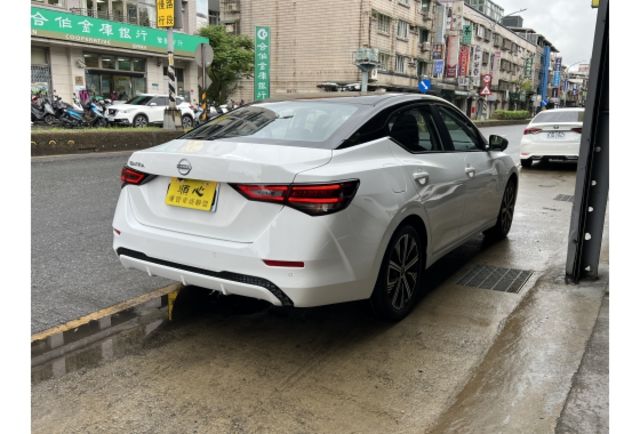 順利汽車～僅跑91km 全新車現折近20萬  第4張相片