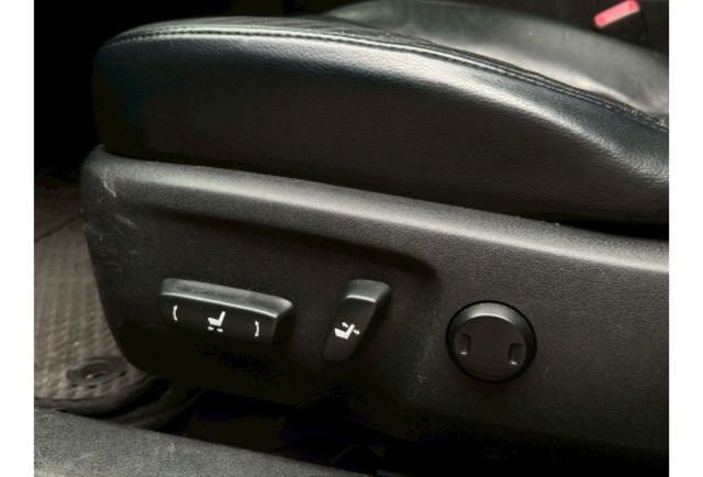 順利汽車～2013 Camry Hybrid-V 大電池剛整理  第9張相片