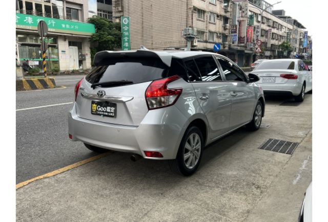 順利汽車～2015 yaris 豪華  第4張相片