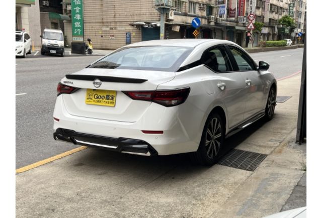 順利汽車～全新車 櫻花極綻版 通風椅專屬外觀套件bose音響  第3張相片