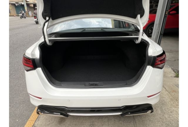 順利汽車～全新車 櫻花極綻版 通風椅專屬外觀套件bose音響  第5張相片
