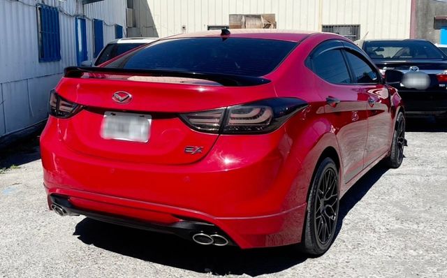 HYUNDAI現代 ELANTRA  第2張相片