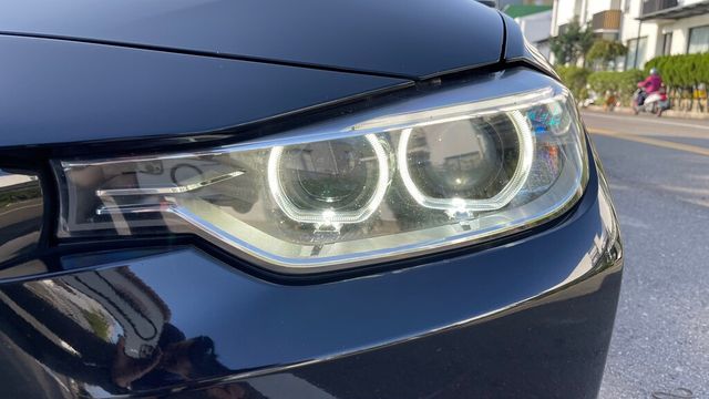 BMW寶馬 318D SEDAN  第7張相片