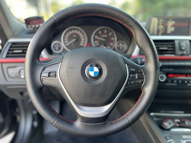 BMW寶馬 318D SEDAN  第14張相片
