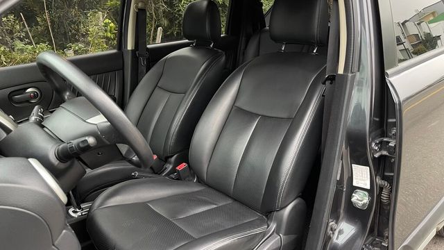 NISSAN日產 LIVINA  第8張相片