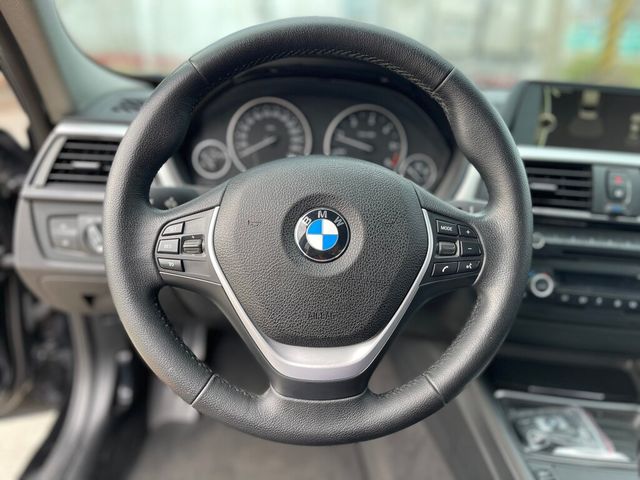BMW寶馬 318D SEDAN  第10張相片