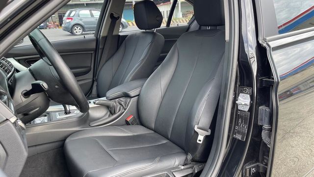 BMW寶馬 318D SEDAN  第12張相片