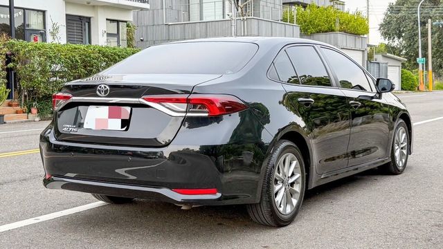 TOYOTA豐田 ALTIS  第2張相片