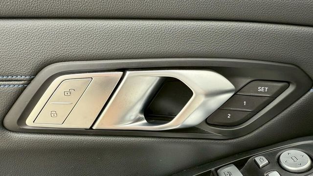 BMW寶馬 330I  第11張相片