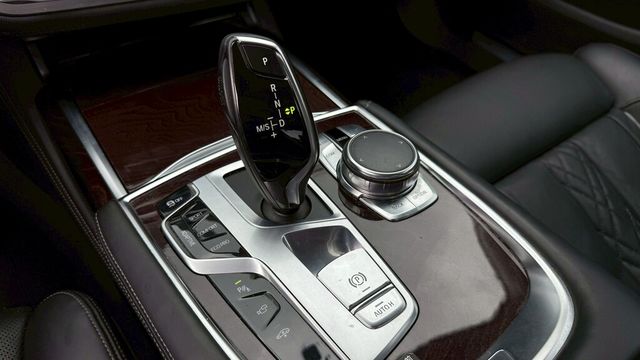 BMW寶馬 740LI  第14張相片