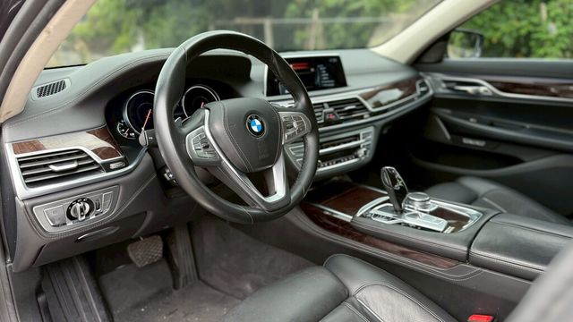 BMW寶馬 740LI  第18張相片
