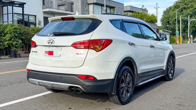 HYUNDAI現代 SANTA FE  第2張相片