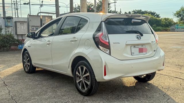 TOYOTA豐田 PRIUS C  第4張相片