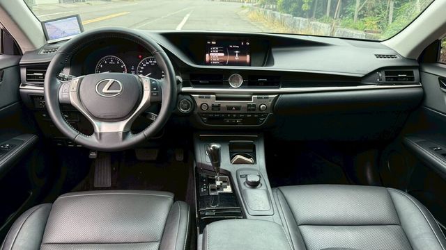 LEXUS凌志 ES250  第5張相片